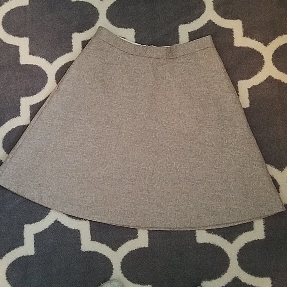 Knee length wool blend skirt w Pockets